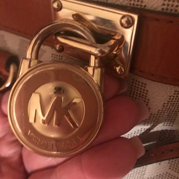 Authentic Michael Kors Hamilton Bag - Picture 5 of 9